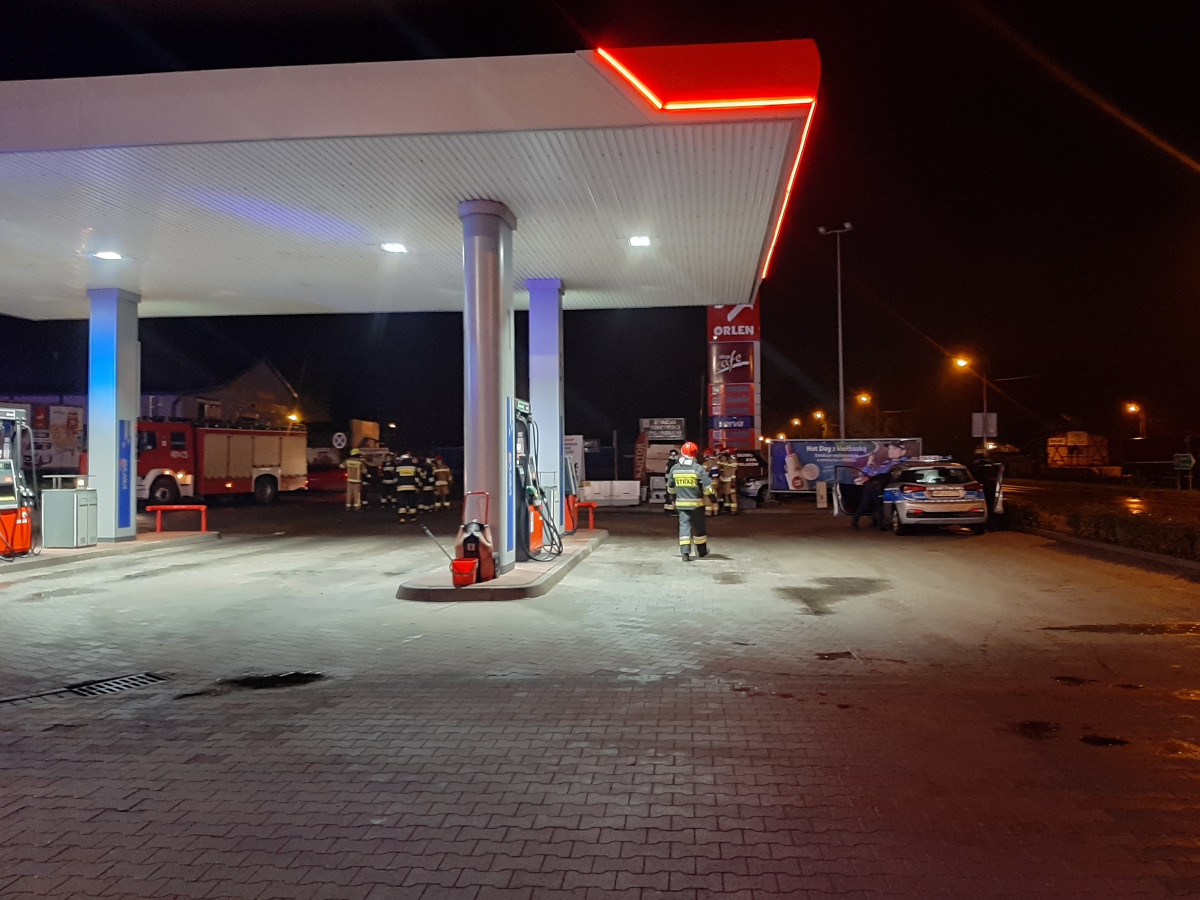 Wjechał w zbiorniki z gazem. Był pijany