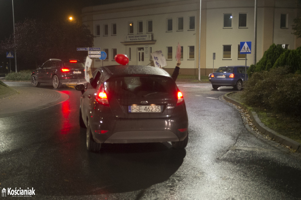 Drugi samochodowy Strajk Kobiet ulicami Kościana [ZDJĘCIA]