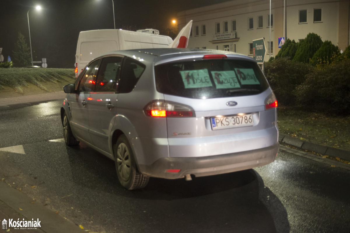 Drugi samochodowy Strajk Kobiet ulicami Kościana [ZDJĘCIA]
