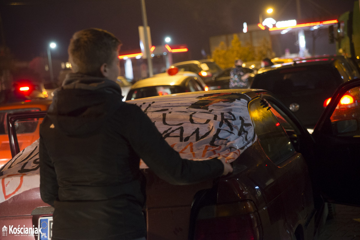 Drugi samochodowy Strajk Kobiet ulicami Kościana [ZDJĘCIA]