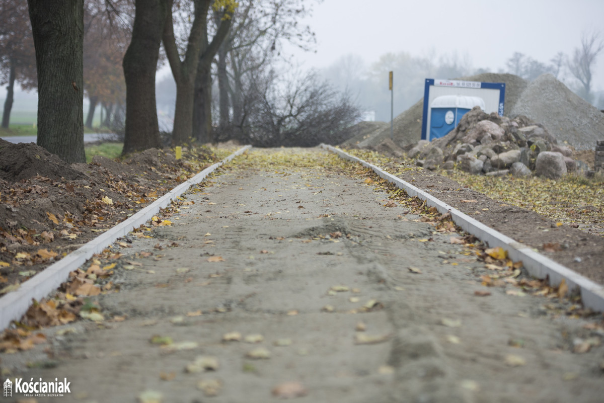 Trwa budowa ścieżki rowerowej z Racotu do Katarzynina [ZDJĘCIA]