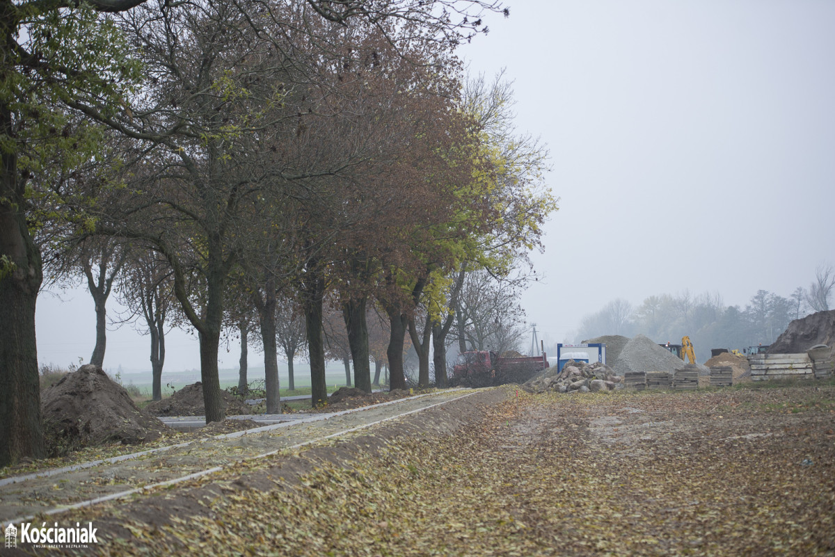Trwa budowa ścieżki rowerowej z Racotu do Katarzynina [ZDJĘCIA]