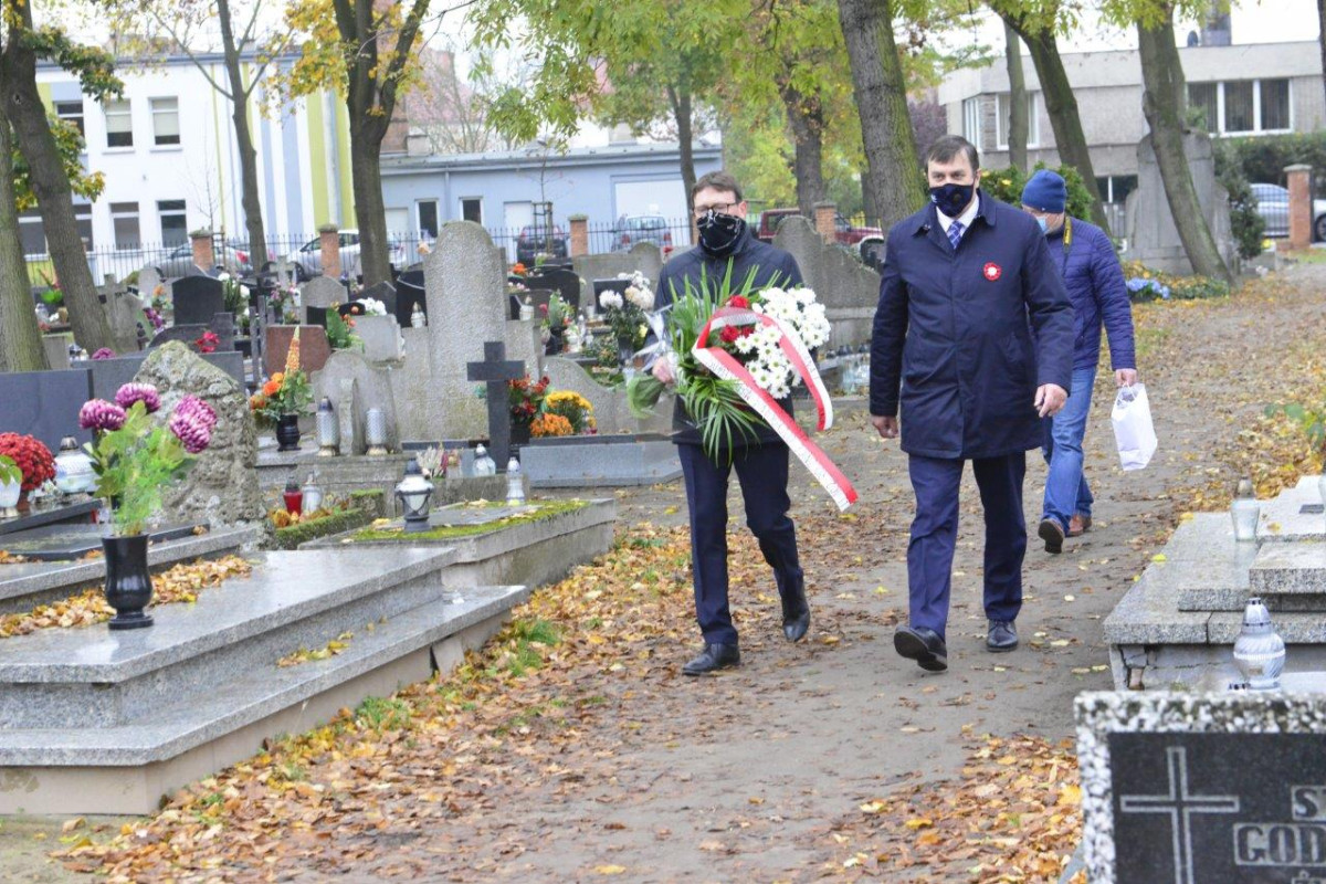 Delegacje złożyły wieńce w Święto Niepodległości [ZDJĘCIA]