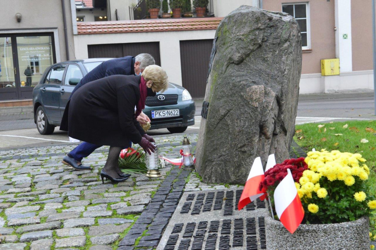Delegacje złożyły wieńce w Święto Niepodległości [ZDJĘCIA]