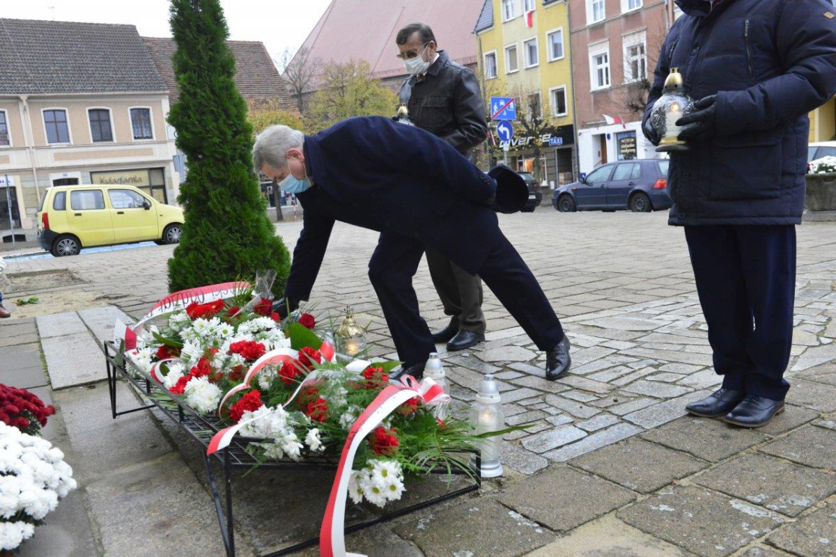 Delegacje złożyły wieńce w Święto Niepodległości [ZDJĘCIA]
