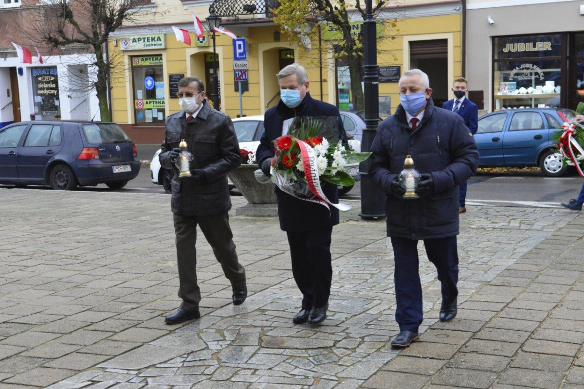 Delegacje złożyły wieńce w Święto Niepodległości [ZDJĘCIA]