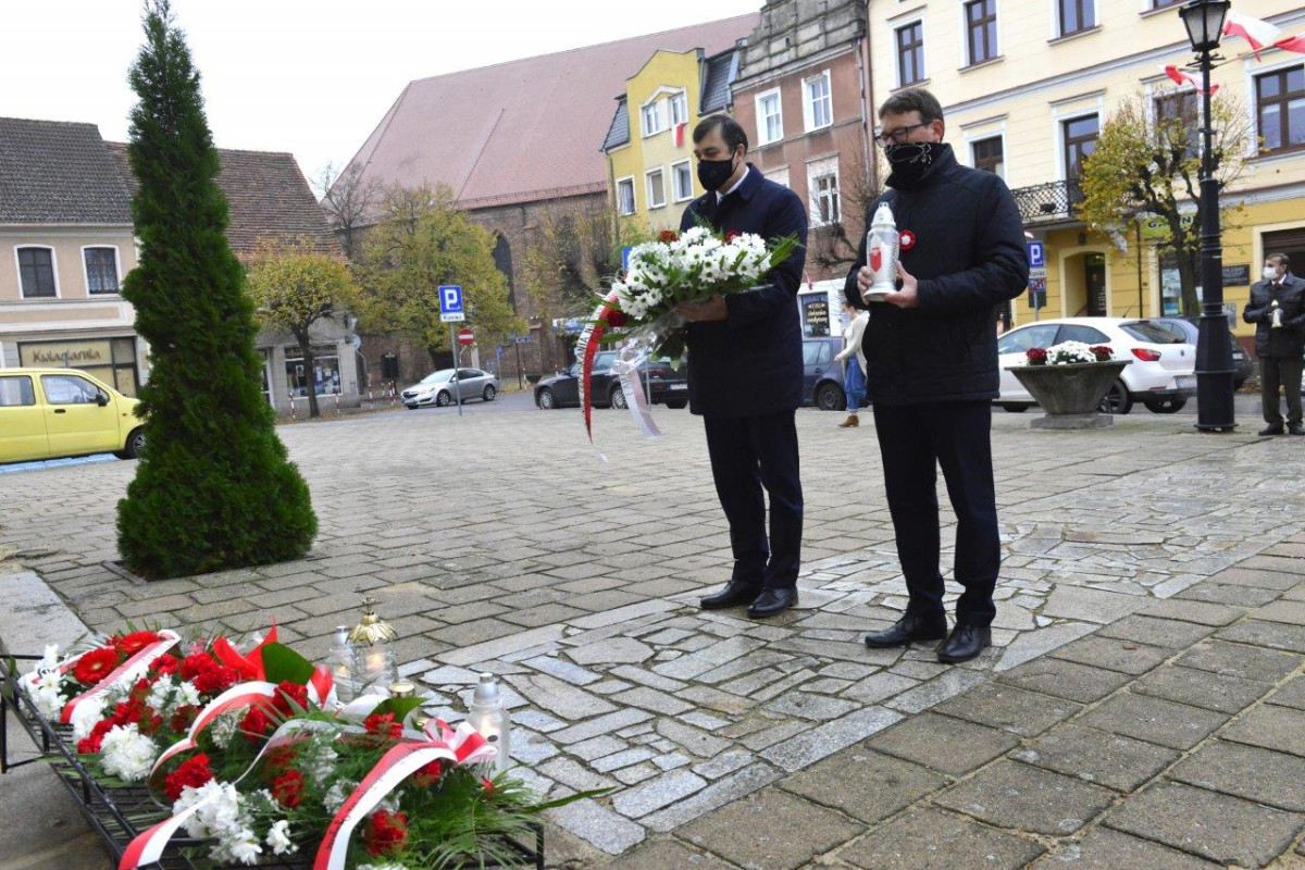 Delegacje złożyły wieńce w Święto Niepodległości [ZDJĘCIA]