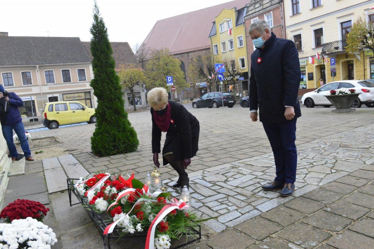 Delegacje złożyły wieńce w Święto Niepodległości [ZDJĘCIA]