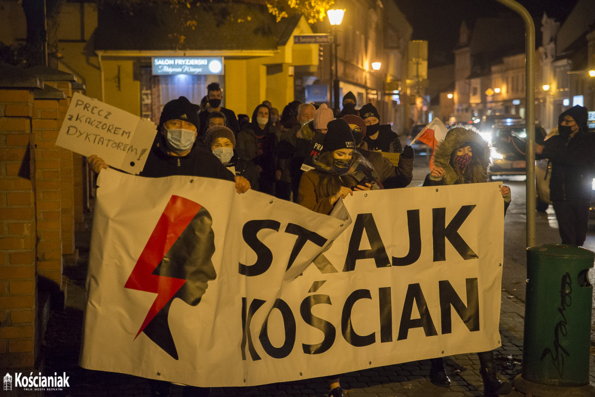 Kolejny Strajk Kobiet przeszedł ulicami Kościana [ZDJĘCIA]