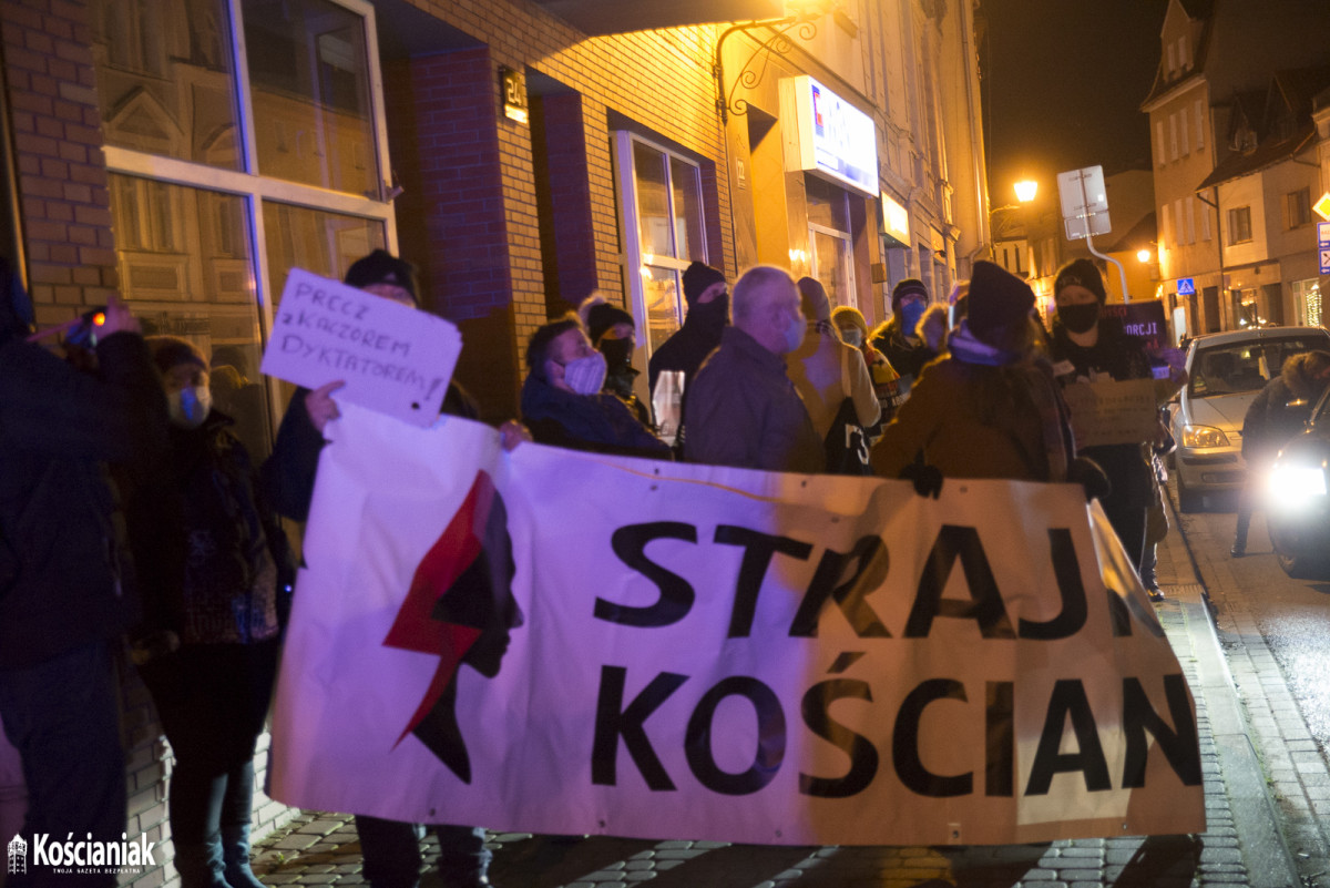 Kolejny Strajk Kobiet przeszedł ulicami Kościana [ZDJĘCIA]