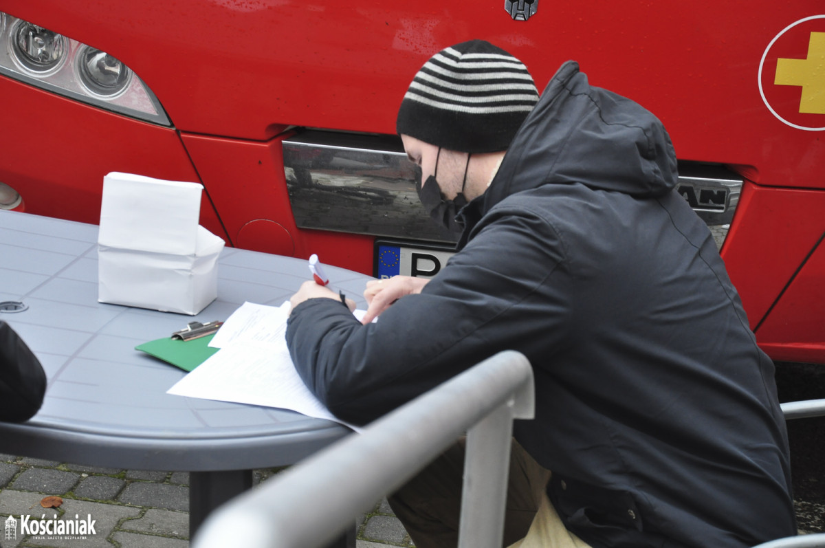 Zbiórka krwi pod strażnicą w Kościanie [ZDJĘCIA]