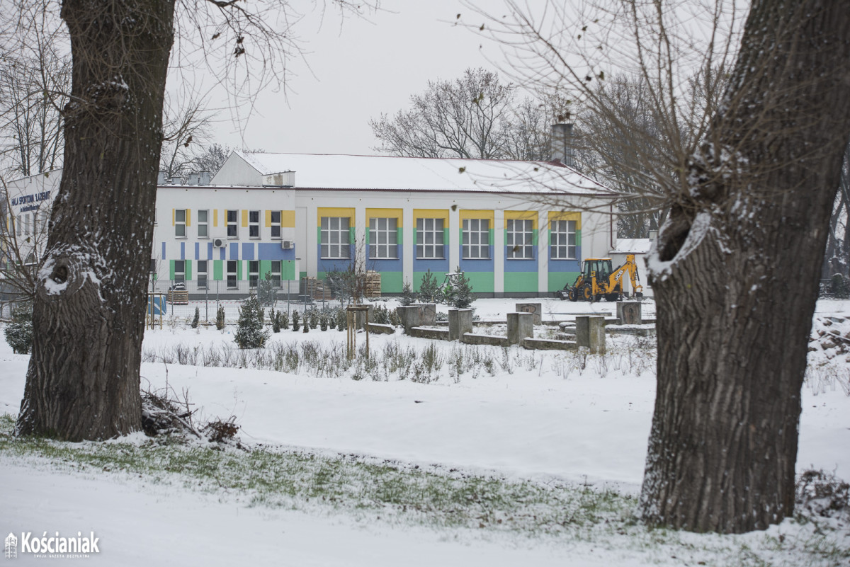 Trwają prace na Łazienkach. W zimowej scenerii prezentują się okazale [ZDJĘCIA]