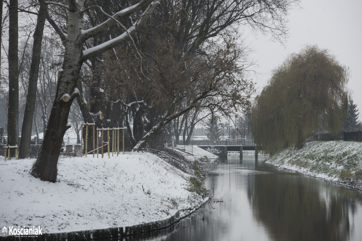 Trwają prace na Łazienkach. W zimowej scenerii prezentują się okazale [ZDJĘCIA]