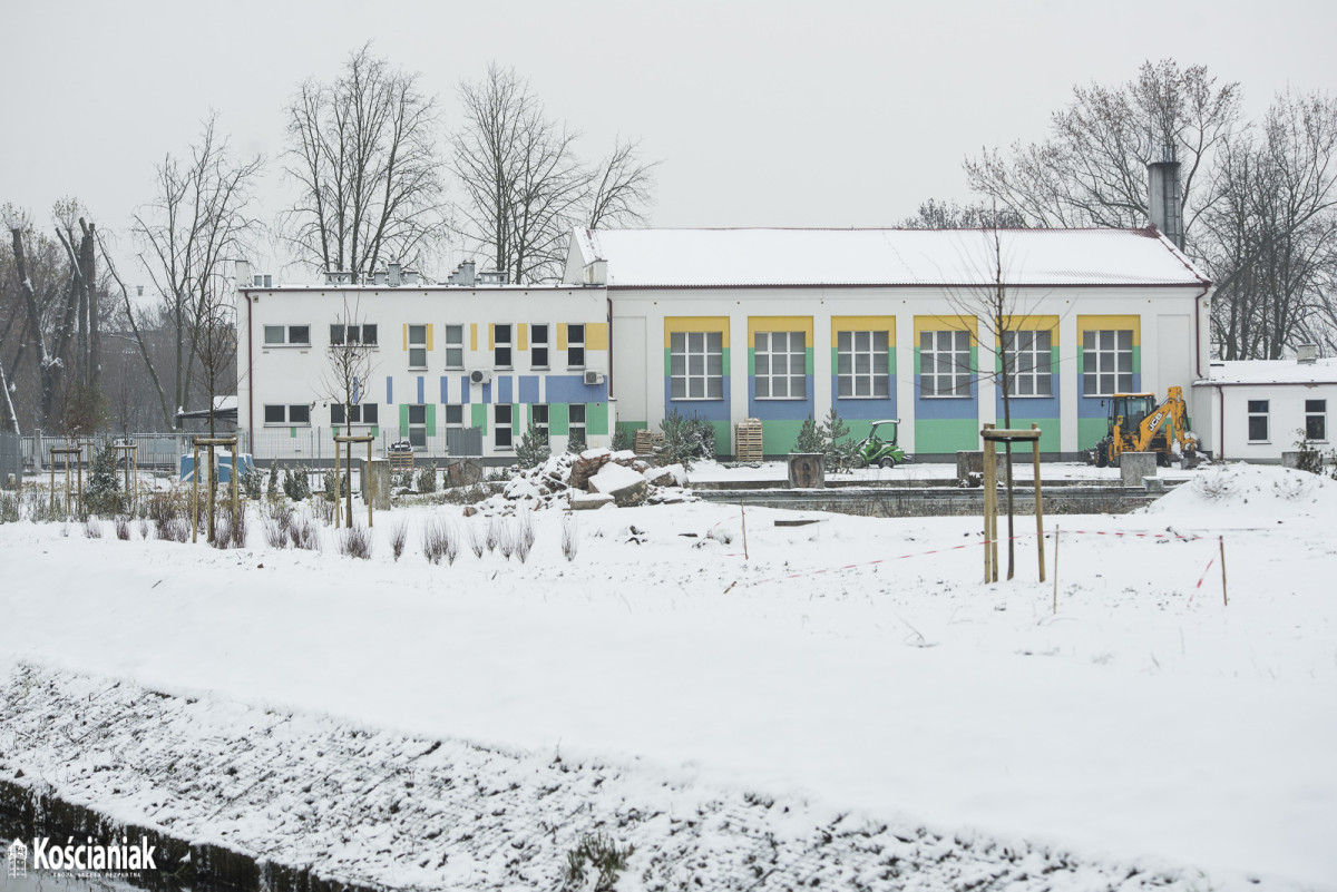 Trwają prace na Łazienkach. W zimowej scenerii prezentują się okazale [ZDJĘCIA]