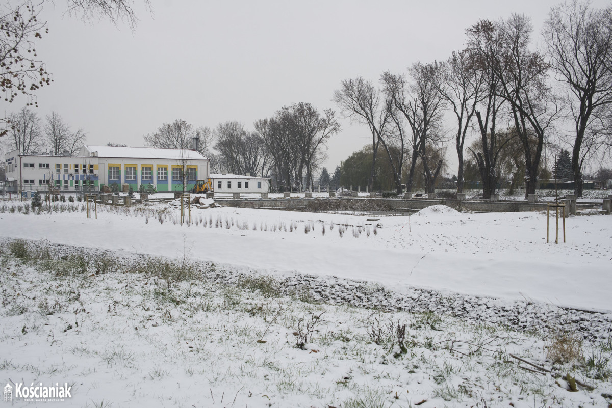 Trwają prace na Łazienkach. W zimowej scenerii prezentują się okazale [ZDJĘCIA]
