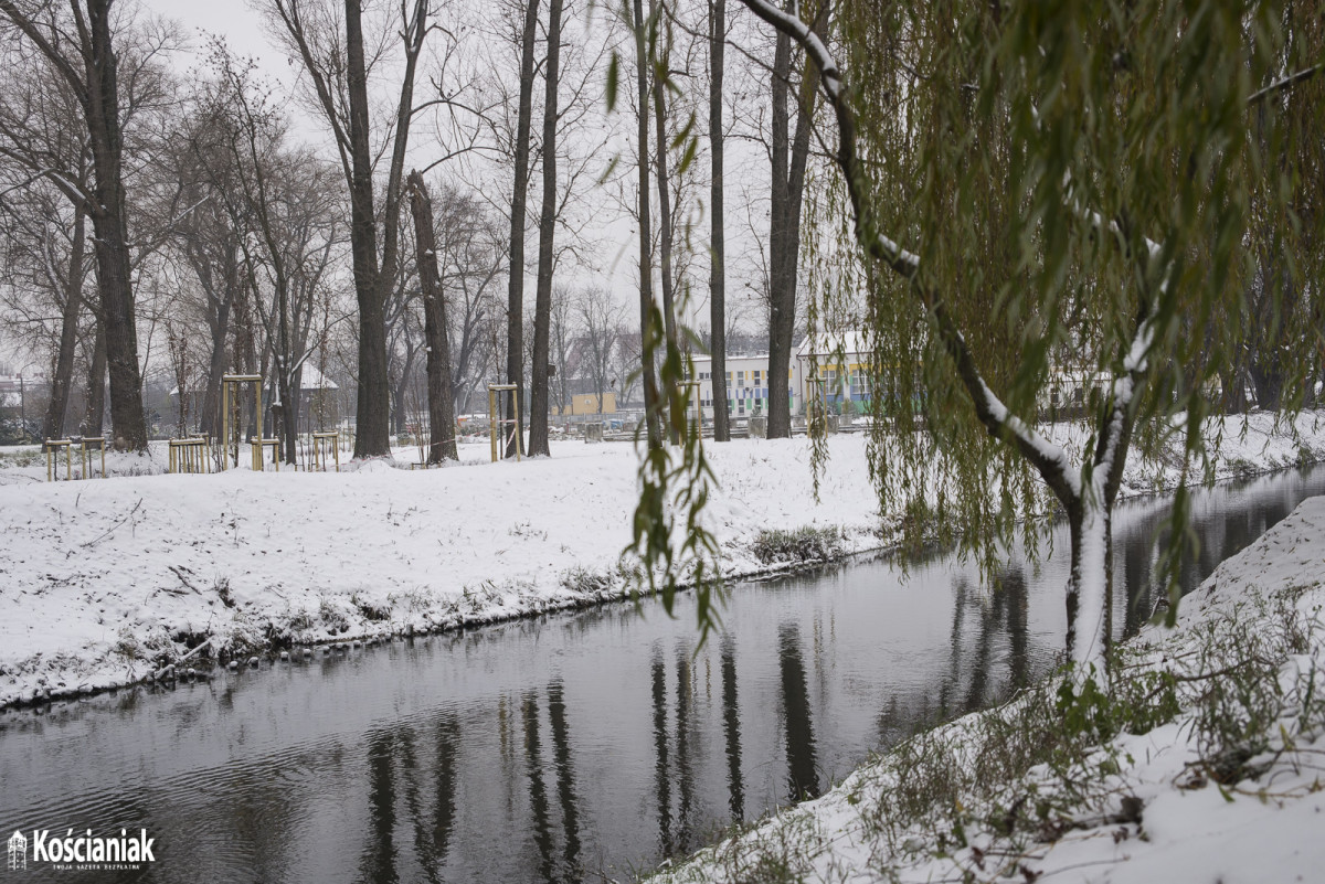 Trwają prace na Łazienkach. W zimowej scenerii prezentują się okazale [ZDJĘCIA]