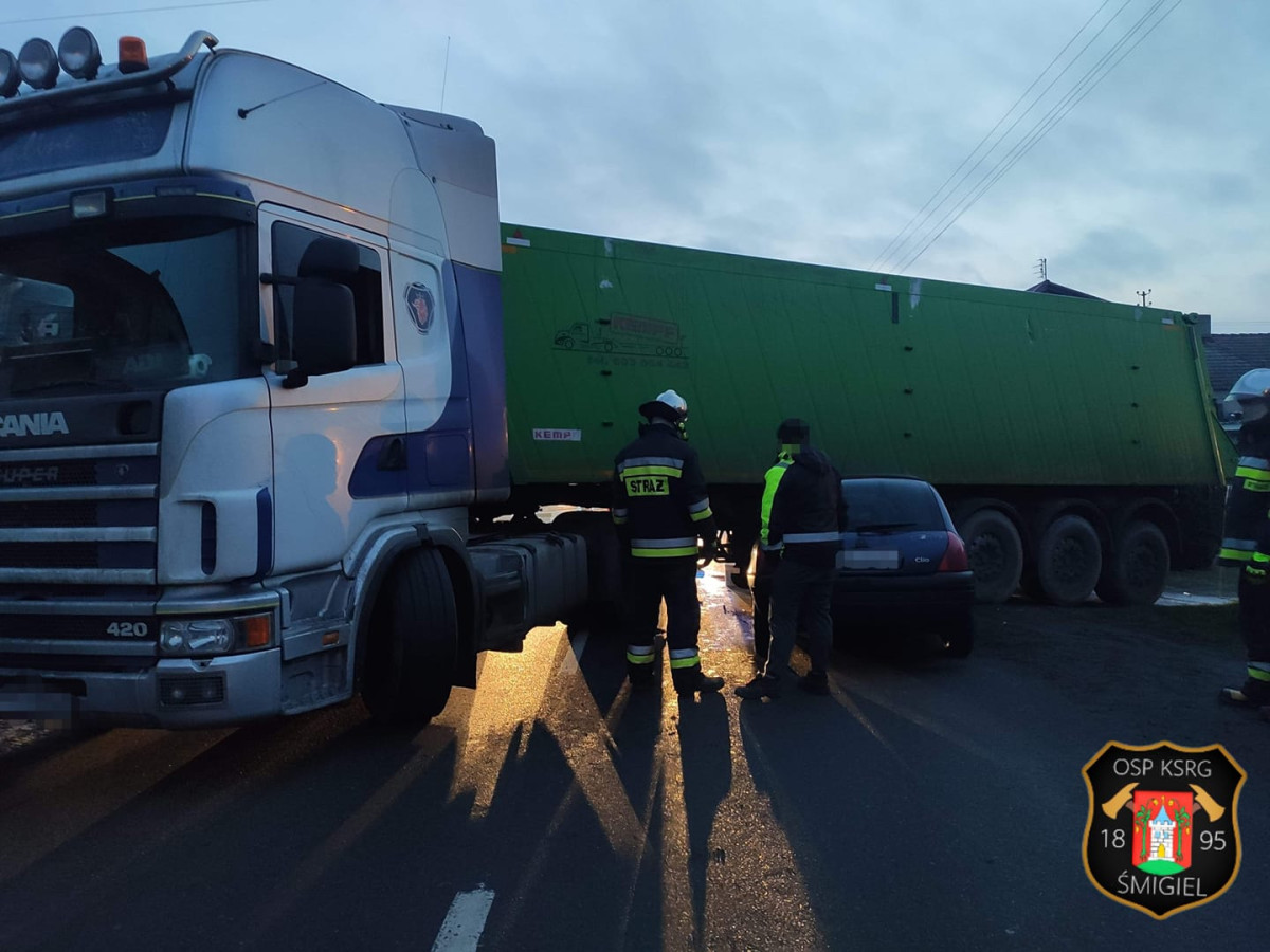 Wjechał pod naczepę ciężarówki