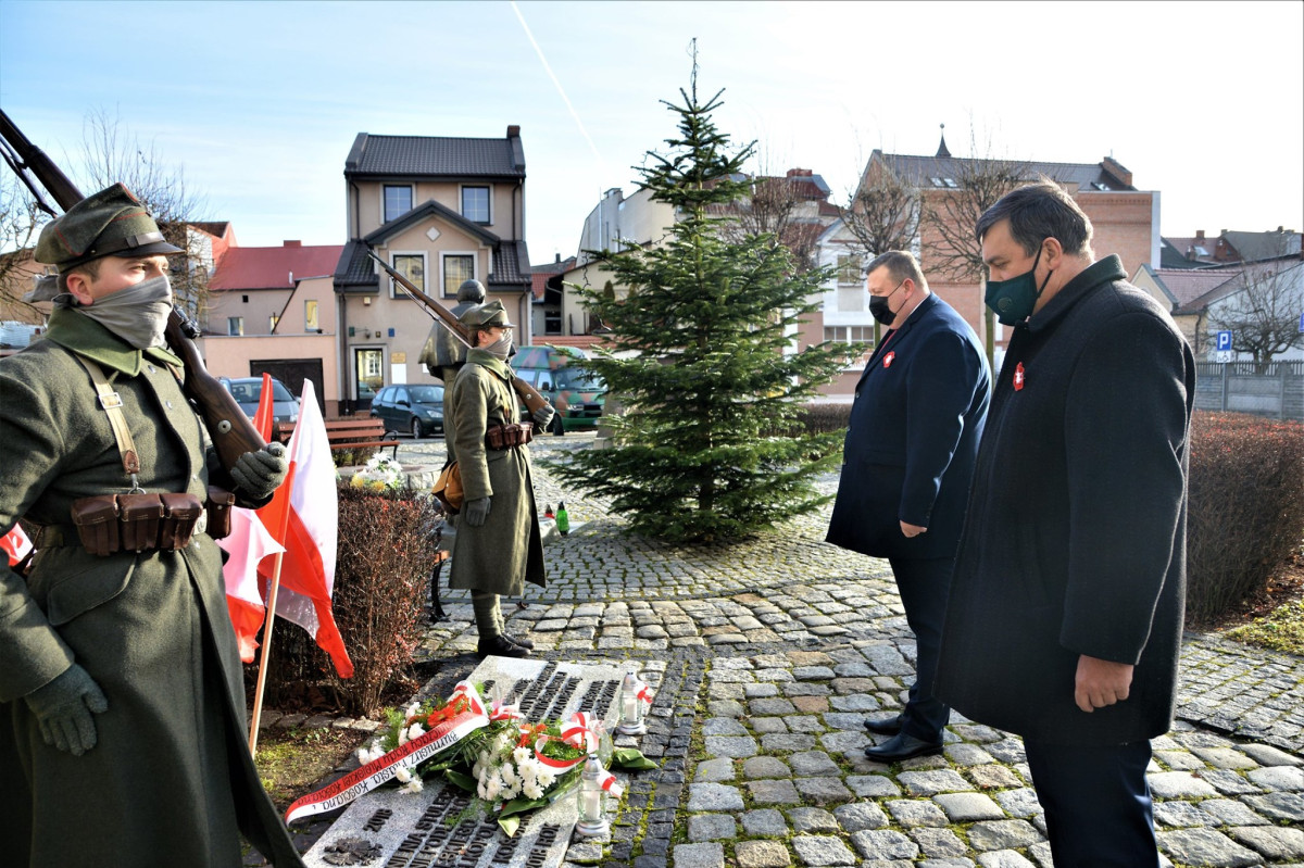 Złożyli kwiaty w miejscach pamięci Powstania Wielkopolskiego [ZDJĘCIA]