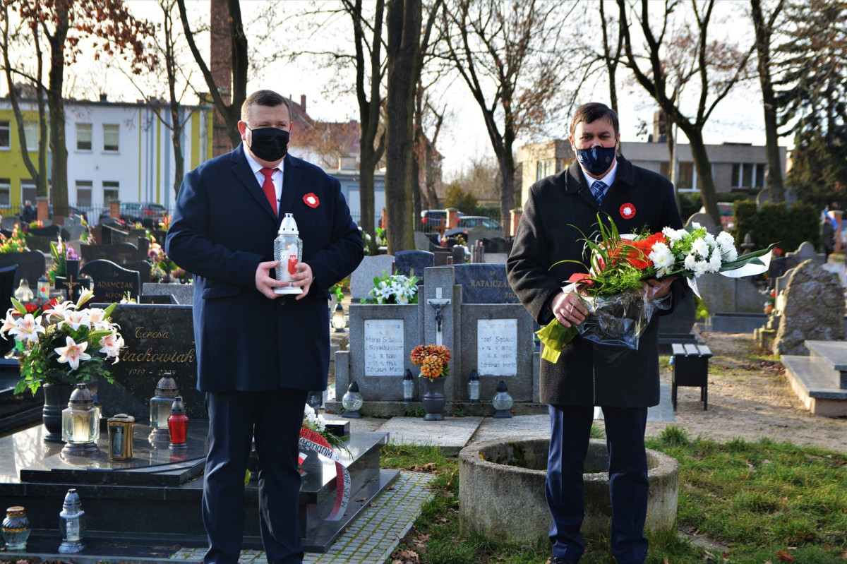 Złożyli kwiaty w miejscach pamięci Powstania Wielkopolskiego [ZDJĘCIA]