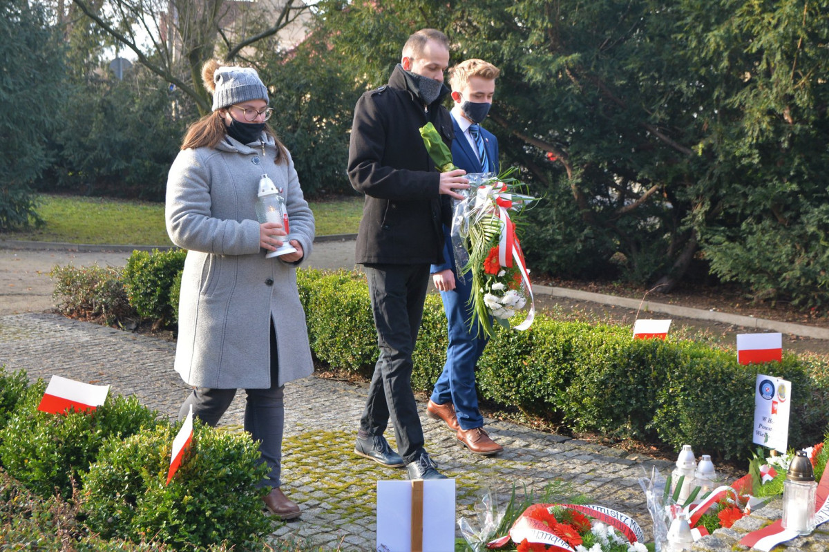 Złożyli kwiaty w miejscach pamięci Powstania Wielkopolskiego [ZDJĘCIA]
