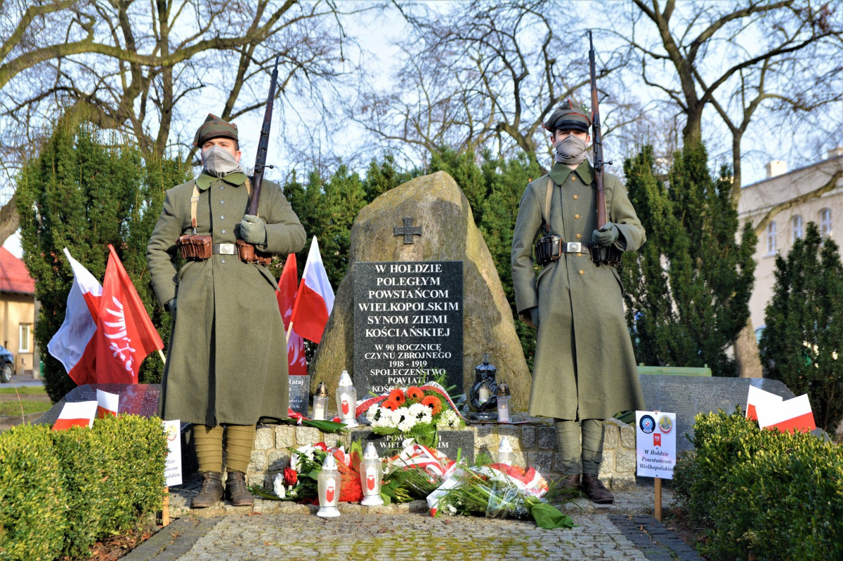 Złożyli kwiaty w miejscach pamięci Powstania Wielkopolskiego [ZDJĘCIA]