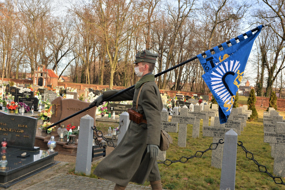 Złożyli kwiaty w miejscach pamięci Powstania Wielkopolskiego [ZDJĘCIA]