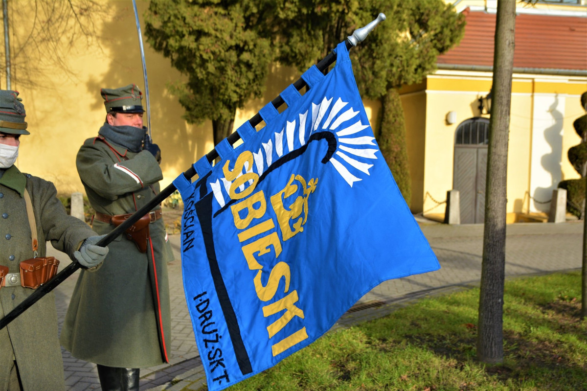 Złożyli kwiaty w miejscach pamięci Powstania Wielkopolskiego [ZDJĘCIA]