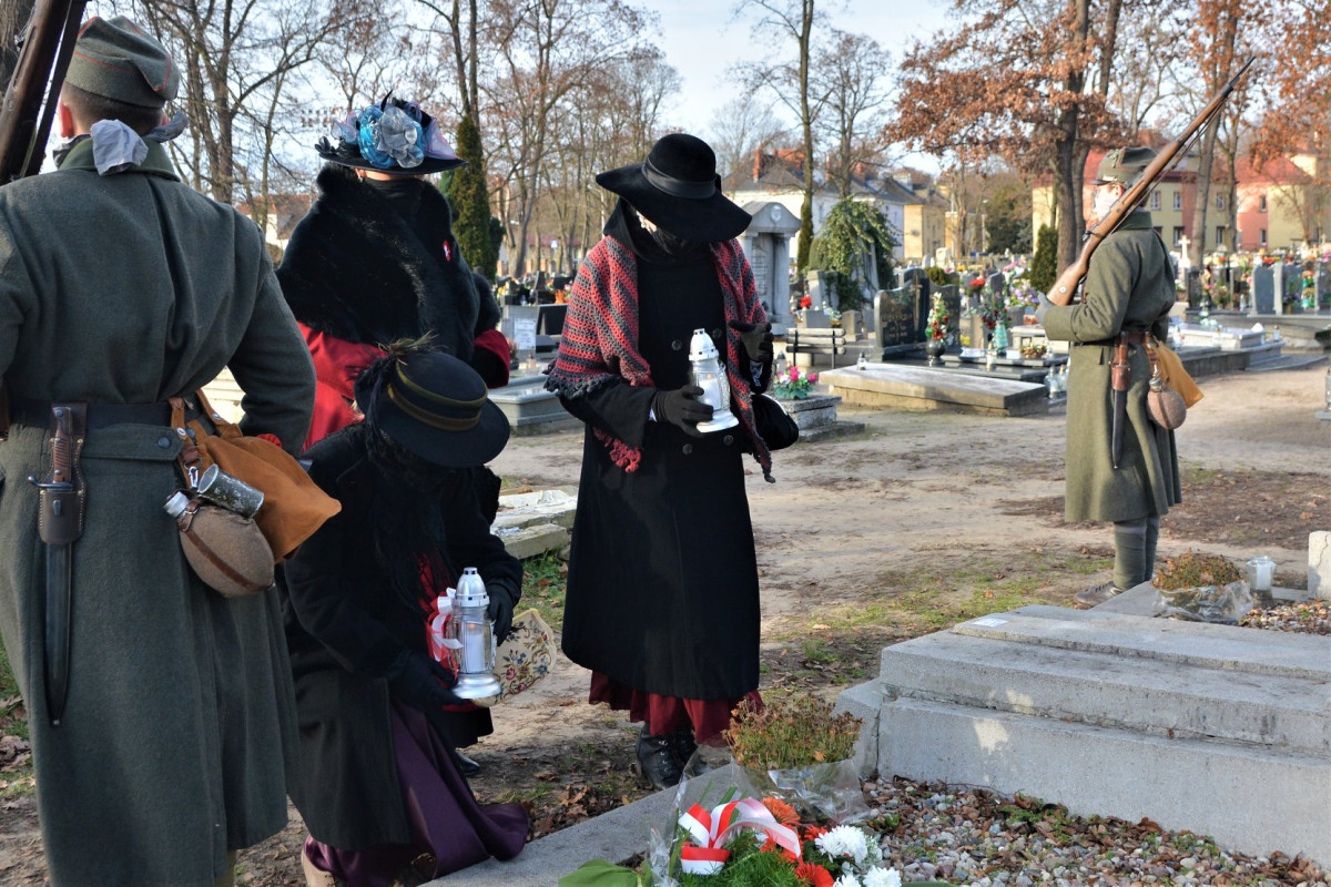 Złożyli kwiaty w miejscach pamięci Powstania Wielkopolskiego [ZDJĘCIA]