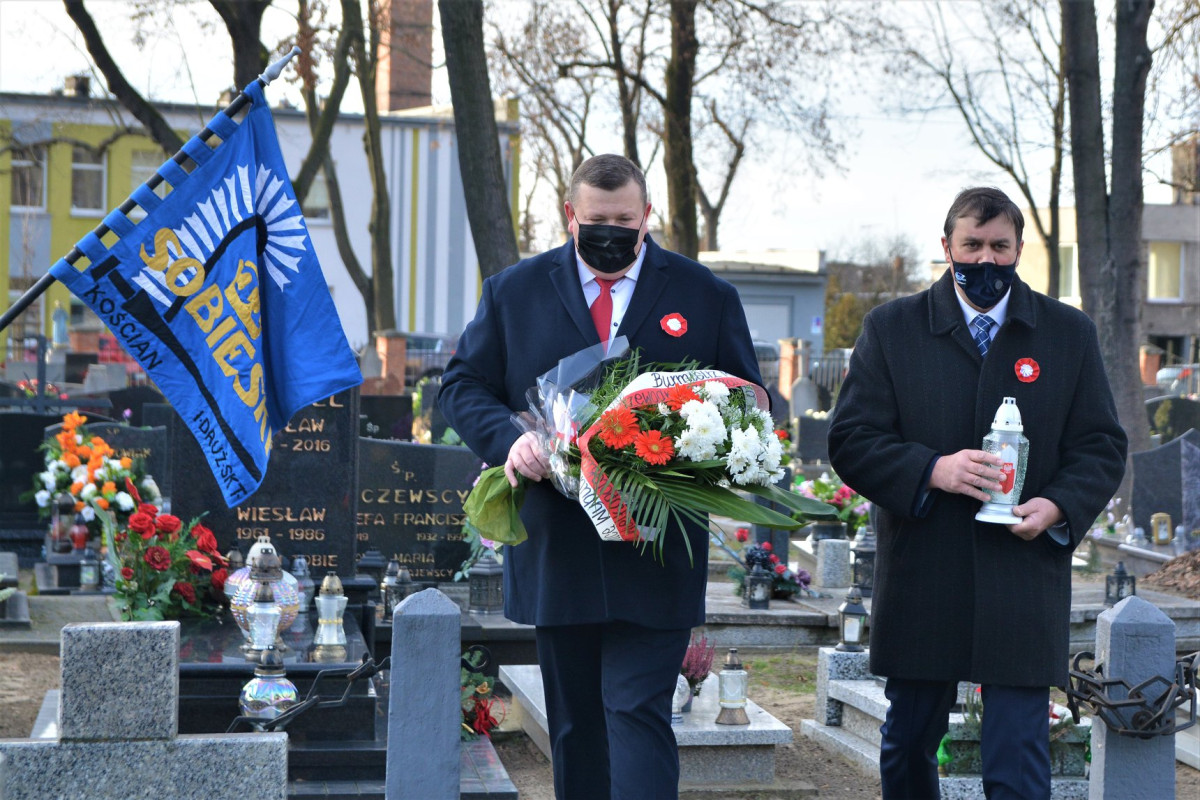 Złożyli kwiaty w miejscach pamięci Powstania Wielkopolskiego [ZDJĘCIA]