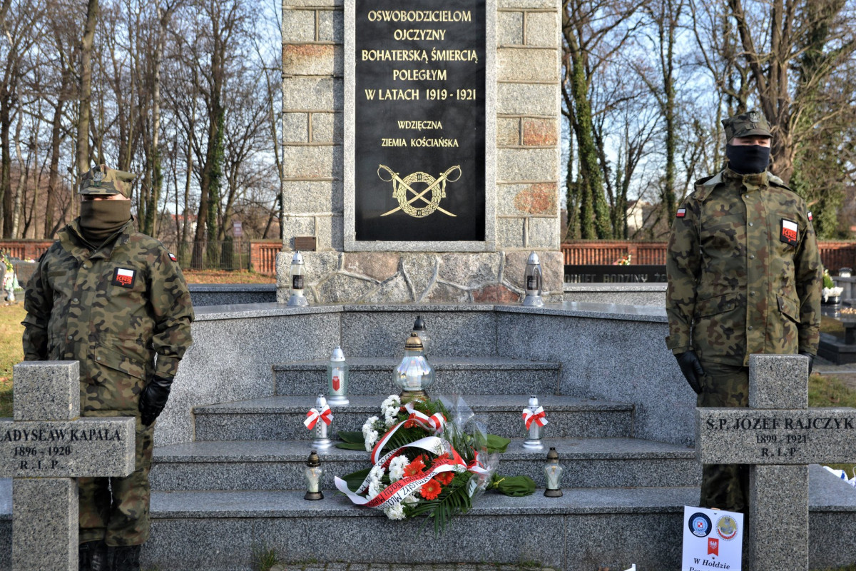 Złożyli kwiaty w miejscach pamięci Powstania Wielkopolskiego [ZDJĘCIA]