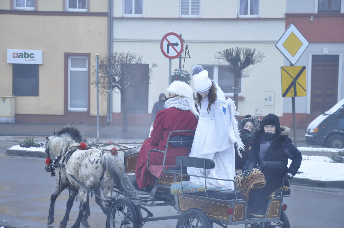 Przejazd bryczki przez gminę Śmigiel w Trzech Króli [ZDJĘCIA]