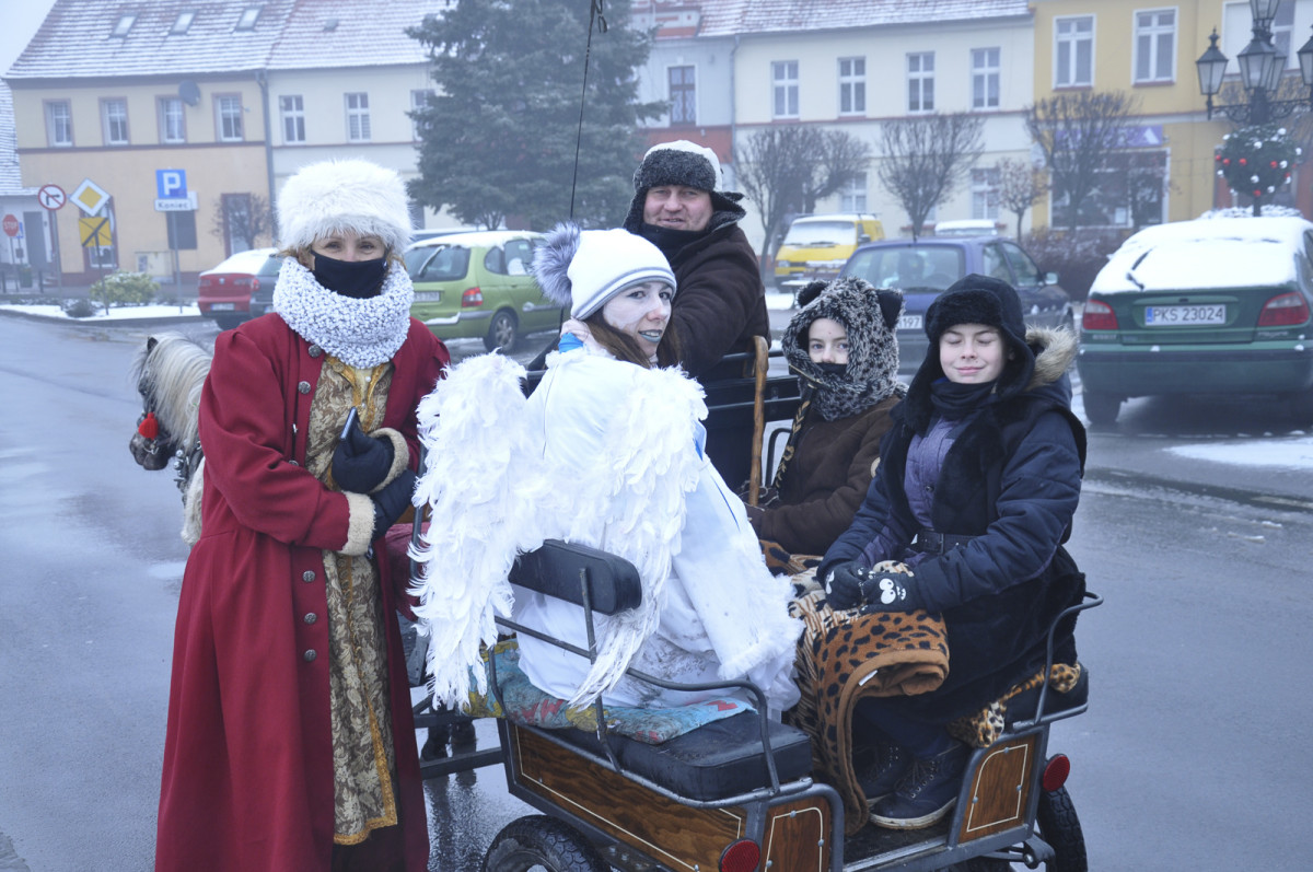 Przejazd bryczki przez gminę Śmigiel w Trzech Króli [ZDJĘCIA]