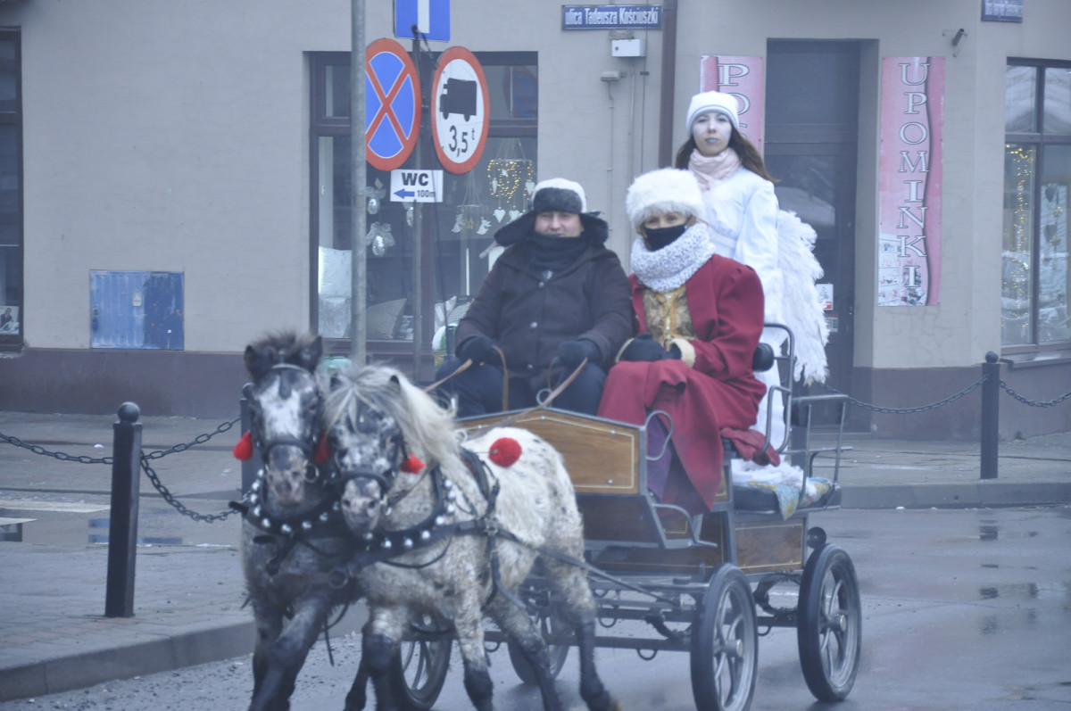 Przejazd bryczki przez gminę Śmigiel w Trzech Króli [ZDJĘCIA]