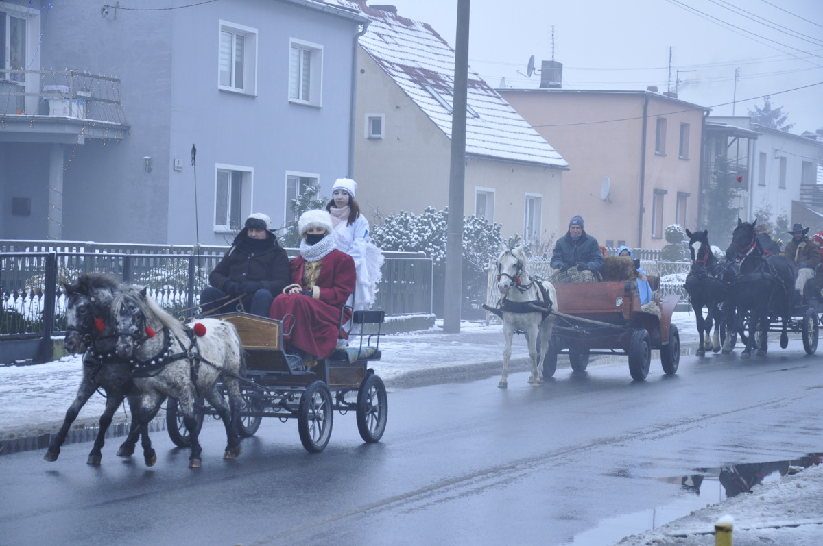 Przejazd bryczki przez gminę Śmigiel w Trzech Króli [ZDJĘCIA]