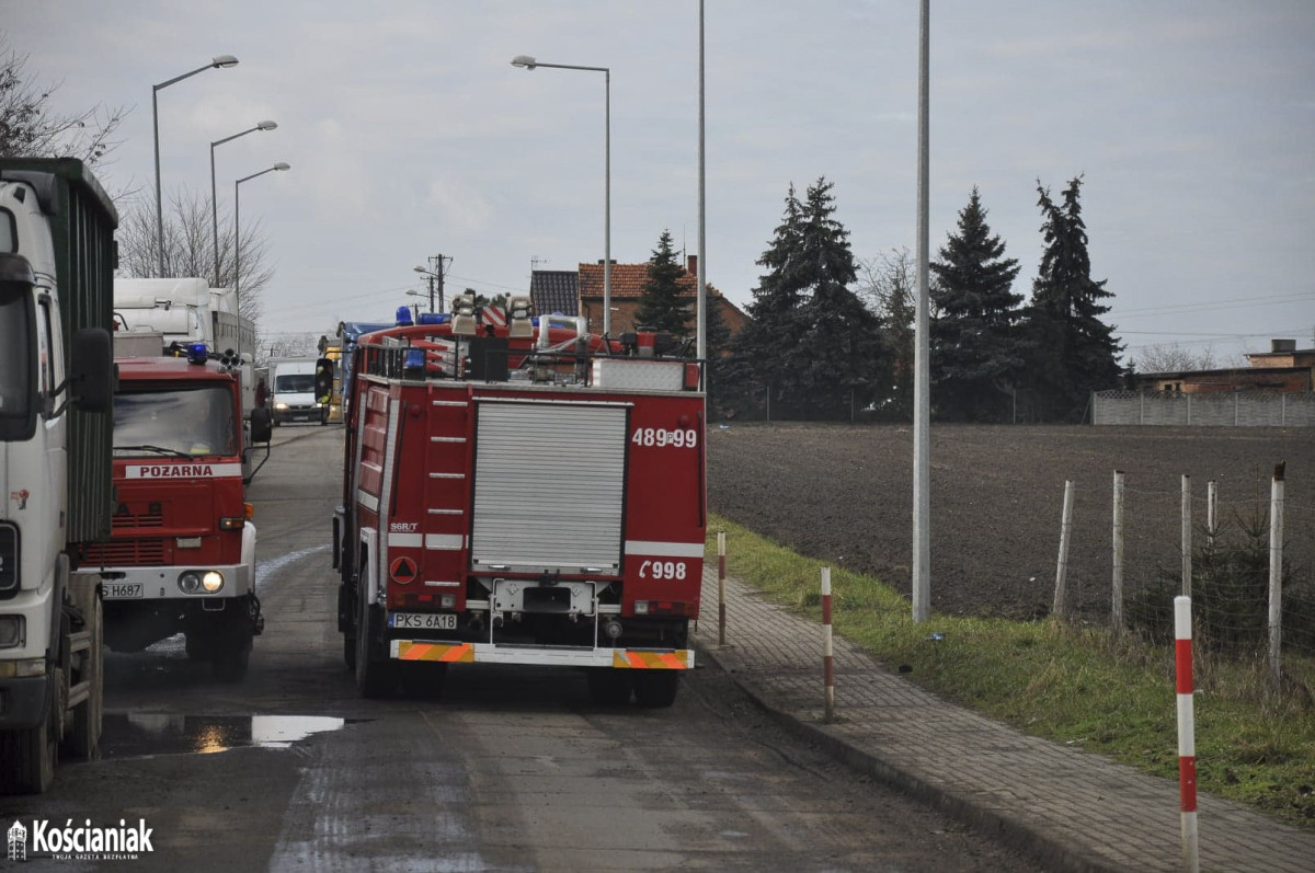 Wielki pożar złomowiska w Przysiece Polskiej [ZDJĘCIA]