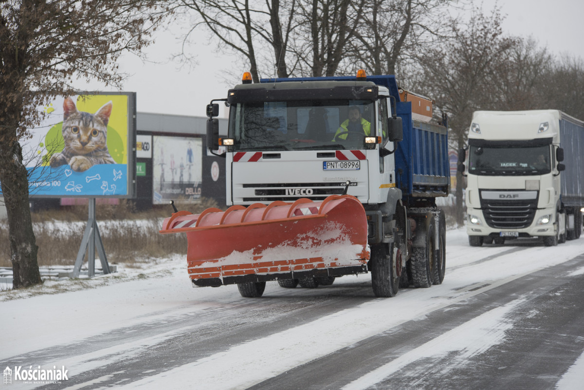 Zima zaatakowała. Trudne warunki na drogach [ZDJĘCIA]
