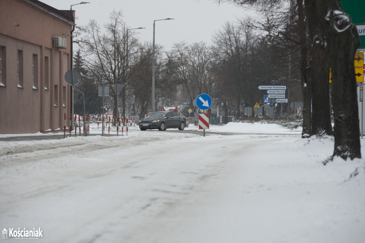 Zima zaatakowała. Trudne warunki na drogach [ZDJĘCIA]