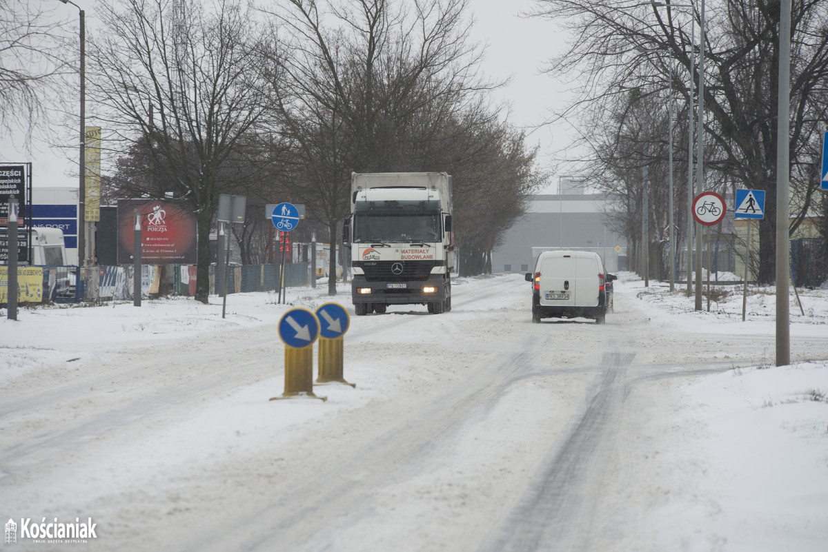 Zima zaatakowała. Trudne warunki na drogach [ZDJĘCIA]