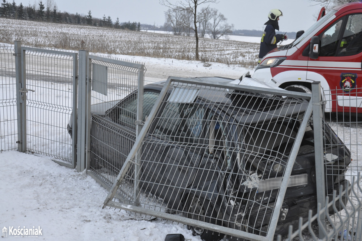 Zderzenie dwóch pojazdów pod Czempiniem [ZDJĘCIA]