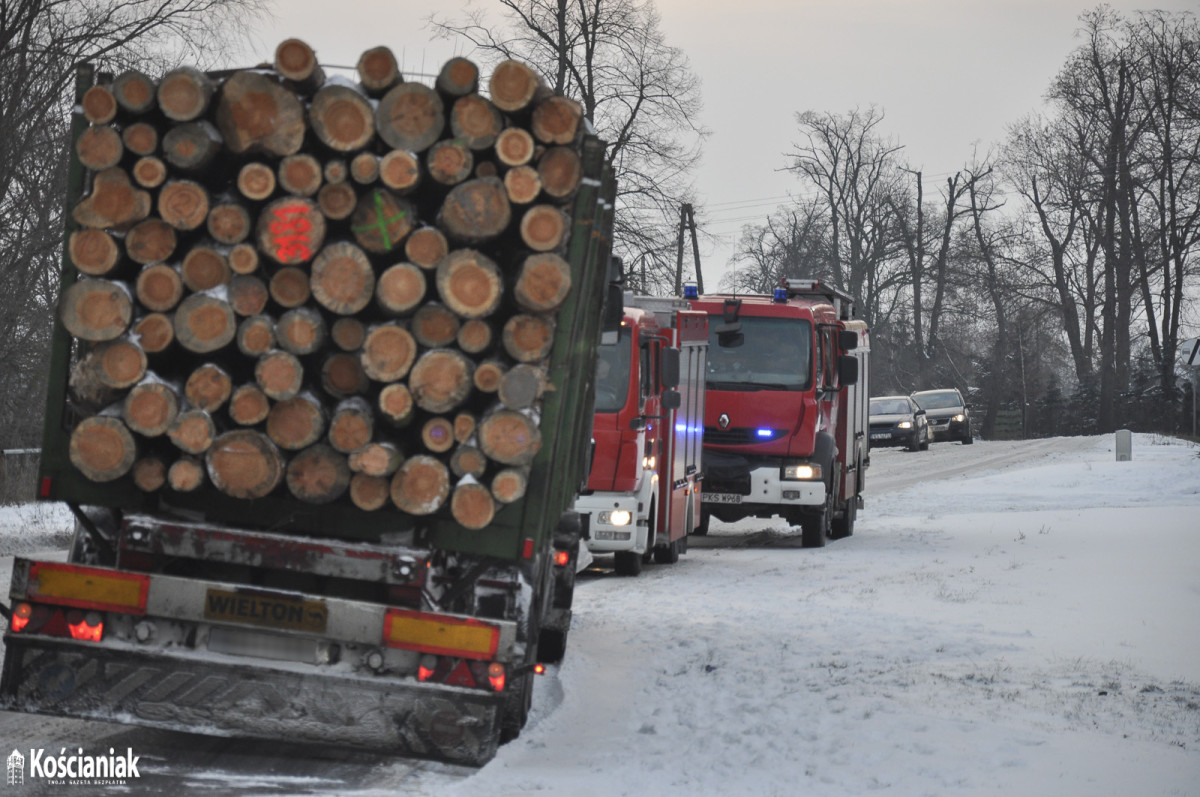 Zderzenie dwóch pojazdów pod Czempiniem [ZDJĘCIA]
