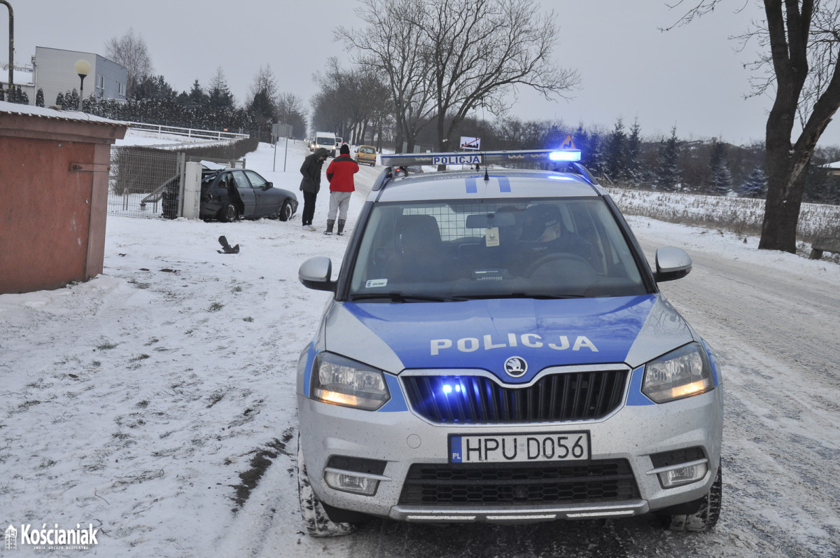 Zderzenie dwóch pojazdów pod Czempiniem [ZDJĘCIA]