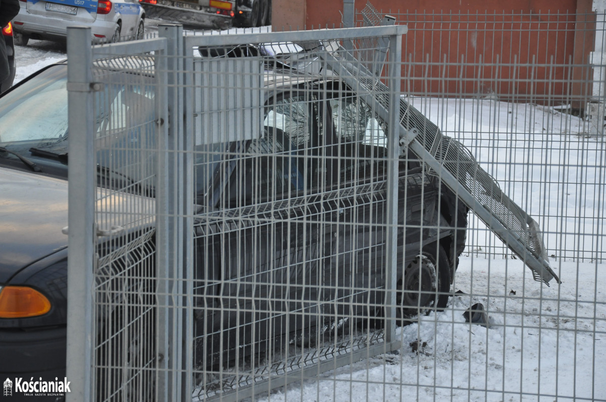 Zderzenie dwóch pojazdów pod Czempiniem [ZDJĘCIA]