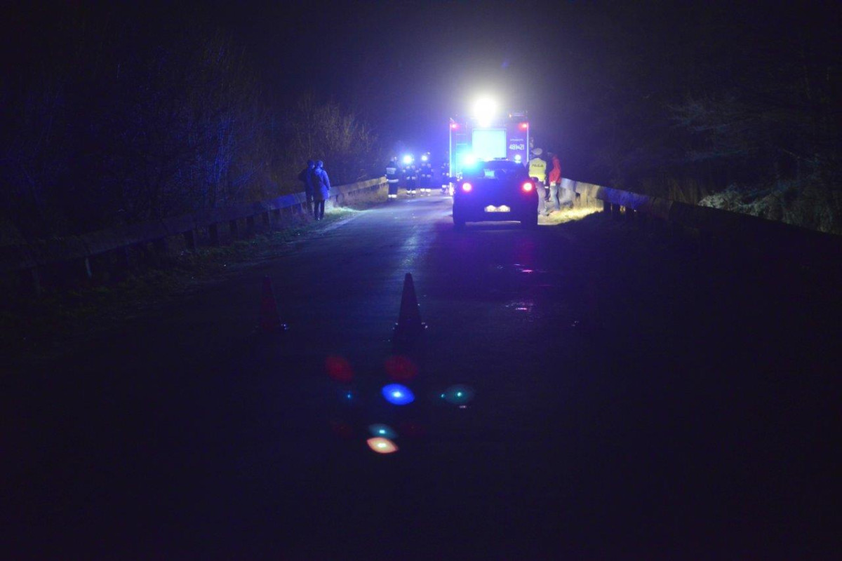 Wjechał w tył naczepy, z urazem głowy trafił do szpitala [ZDJĘCIA]