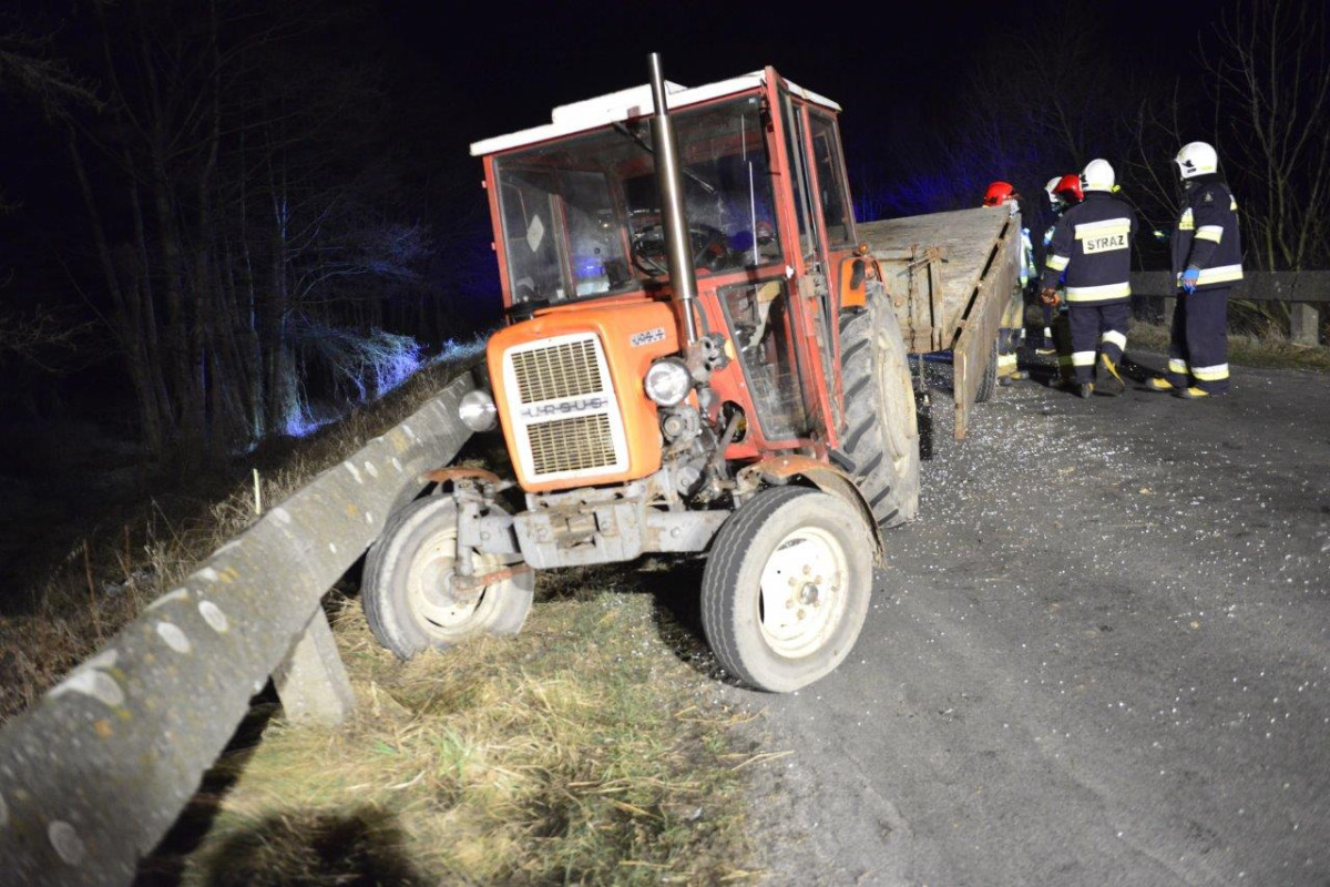 Wjechał w tył naczepy, z urazem głowy trafił do szpitala [ZDJĘCIA]