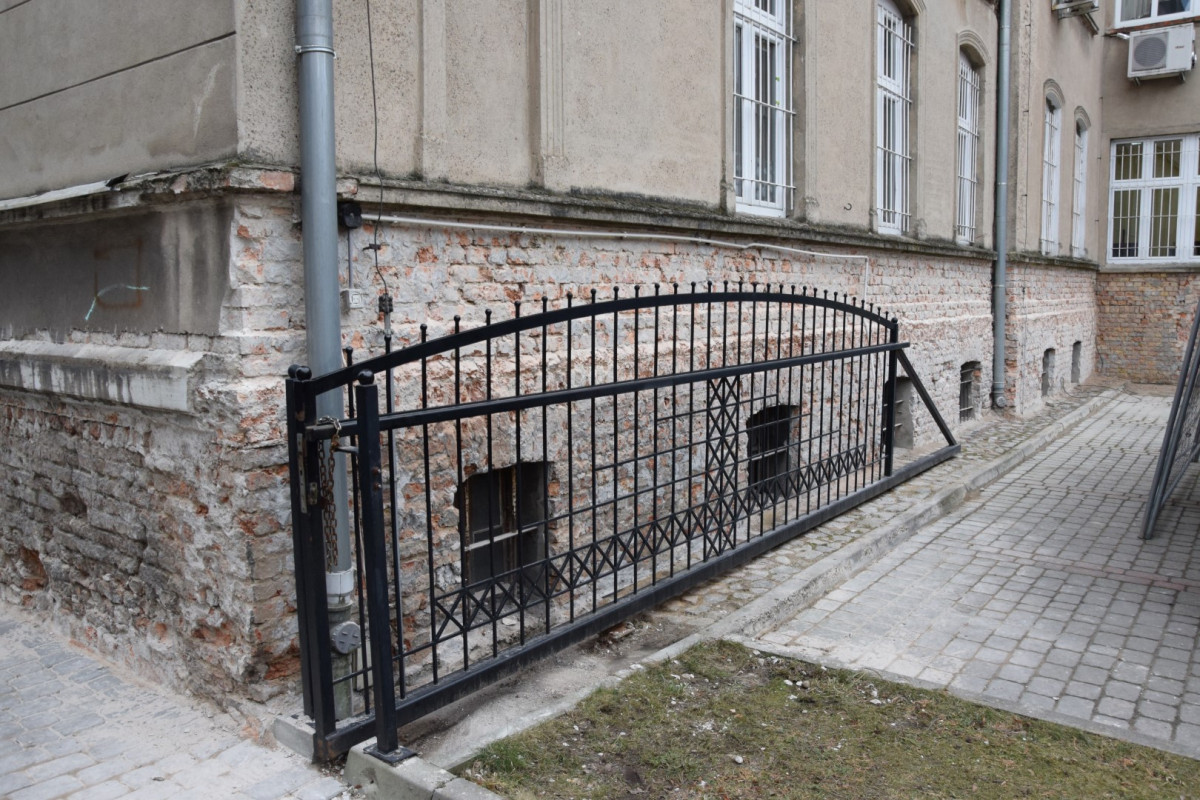 Rozpoczął się remont elewacji urzędu przy al. Kościuszki [ZDJĘCIA]