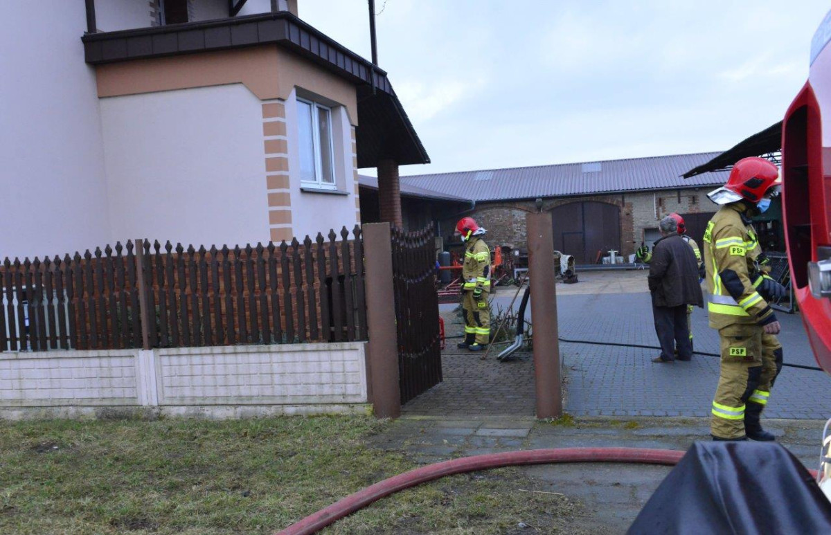 Pożar w domu jednorodzinnym w Kobylnikach [ZDJĘCIA]