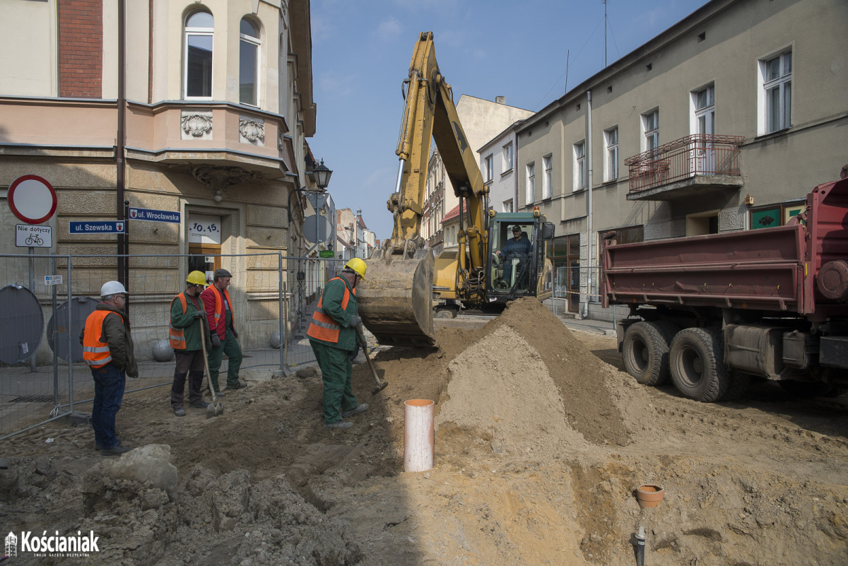 Postępy prac na Rynku i Wrocławskiej [ZDJĘCIA]