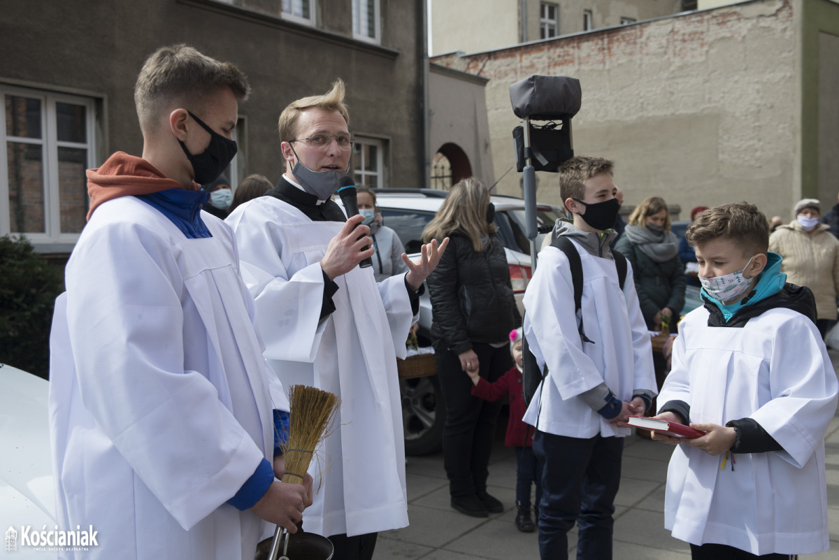 Święconka w farze przy Grocie Matki Boskiej [ZDJĘCIA]