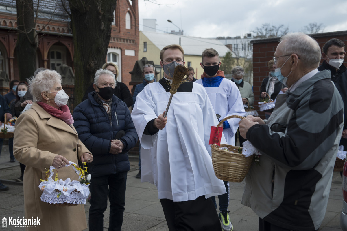 Święconka w farze przy Grocie Matki Boskiej [ZDJĘCIA]