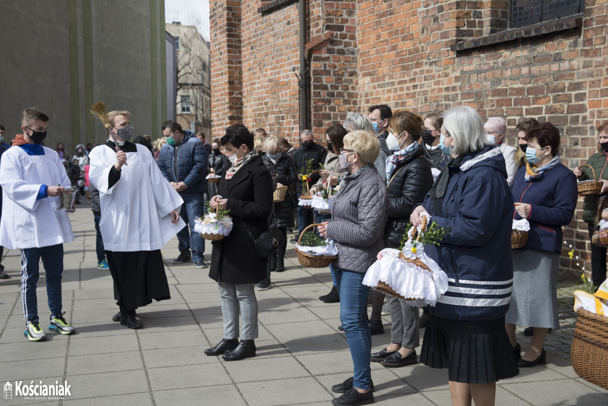 Święconka w farze przy Grocie Matki Boskiej [ZDJĘCIA]